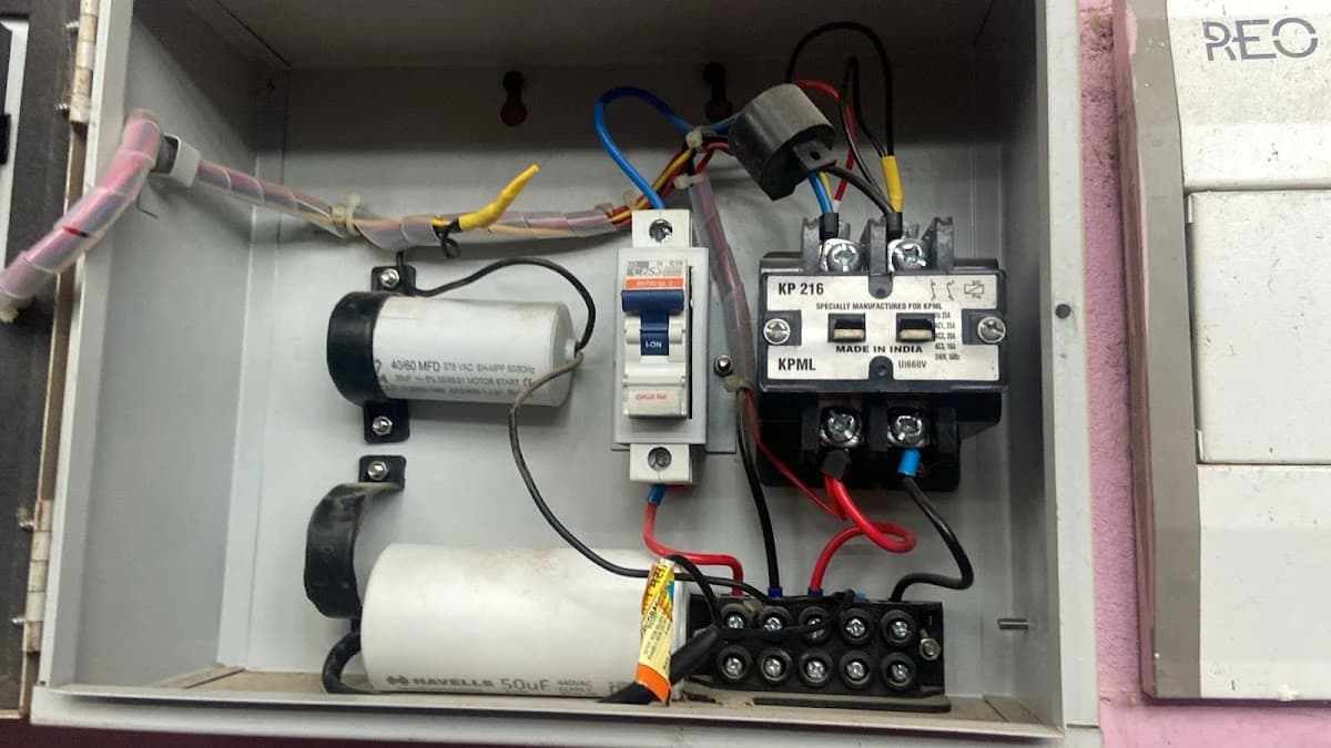 Motor starter panel with MCB, capacitor and contactor wiring for pump/motor in Lucknow by Prajapati Electrical