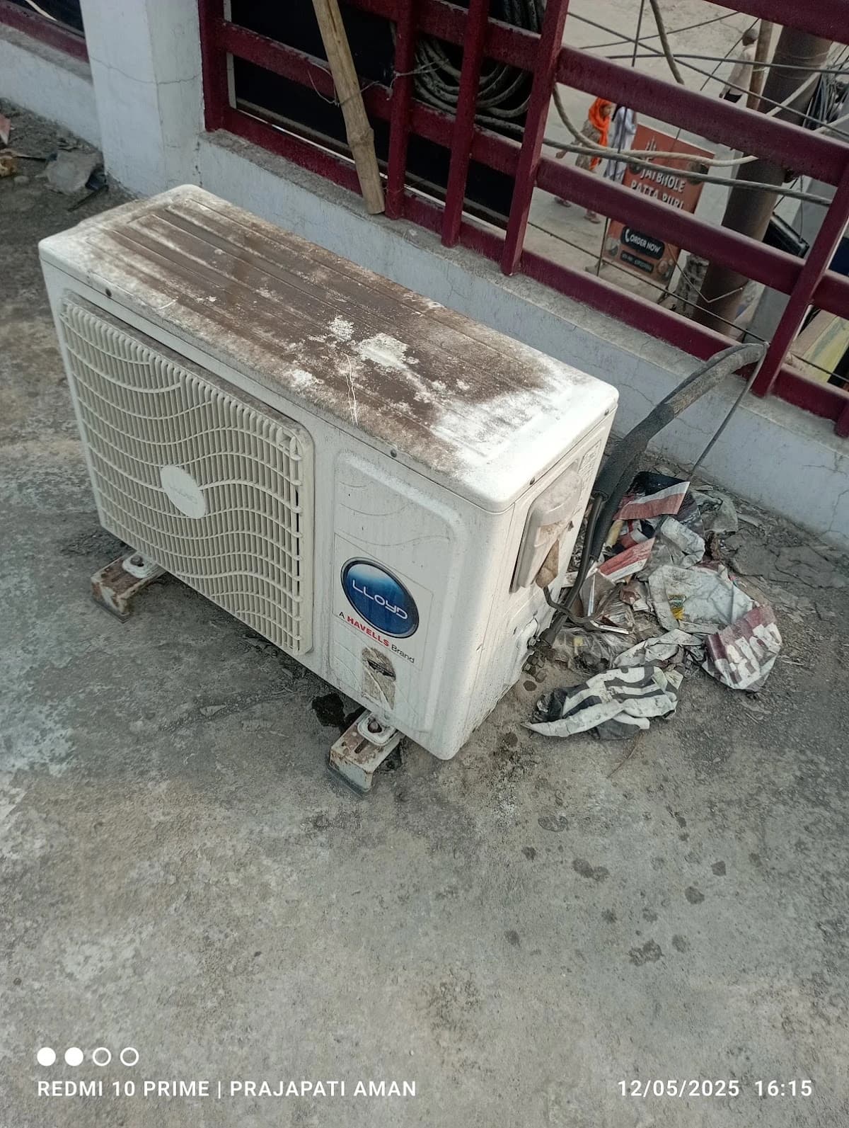 Lloyd split AC outdoor unit service and maintenance work in Lucknow by Prajapati Electrical